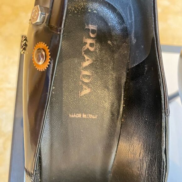 Prada heel with metal stud detail. Size 41 - Picture 2 of 7